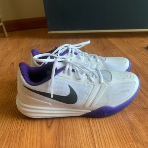 Nike KB Mentality low basketball shoes